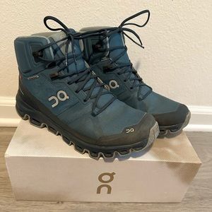 On Cloud Women’s Cloudrock Waterproof Boots 9.5